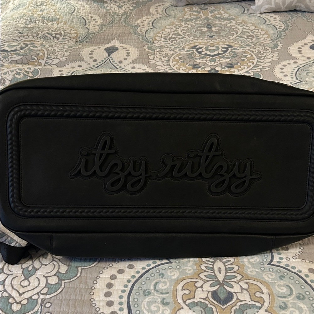 Itzy Ritzy Leopard Pattern Weekender Bag - Picture 9 of 12